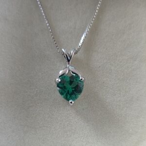 Elegant Silver Tone Necklace with Green Gemstone